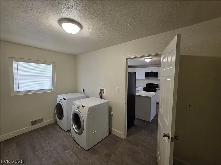 1590 Mustang Dr — Photo 94