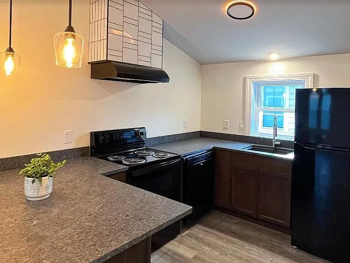 28 Franklin St #3 — Photo 3