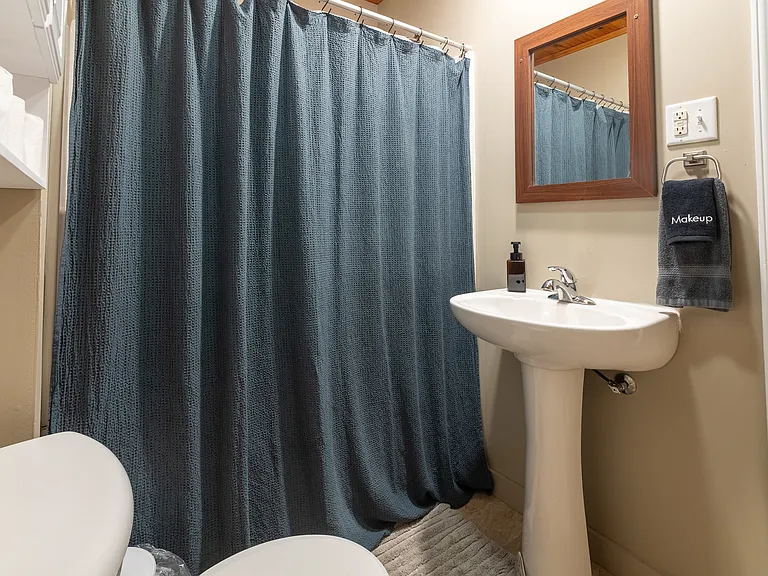 Jack n' Jill Bathroom between the bedrooms