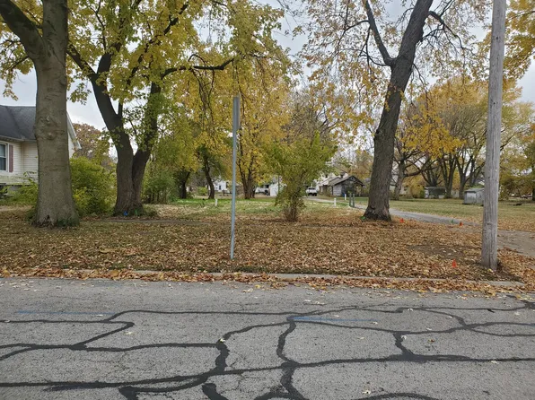 429 N 3rd St, Watseka, IL 60970