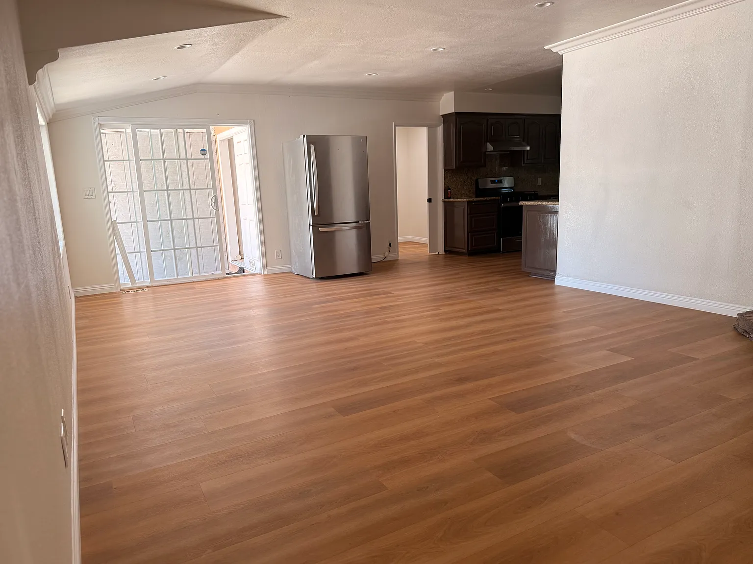 3 bed, 1956 sqft, $5,900 — Photo 4