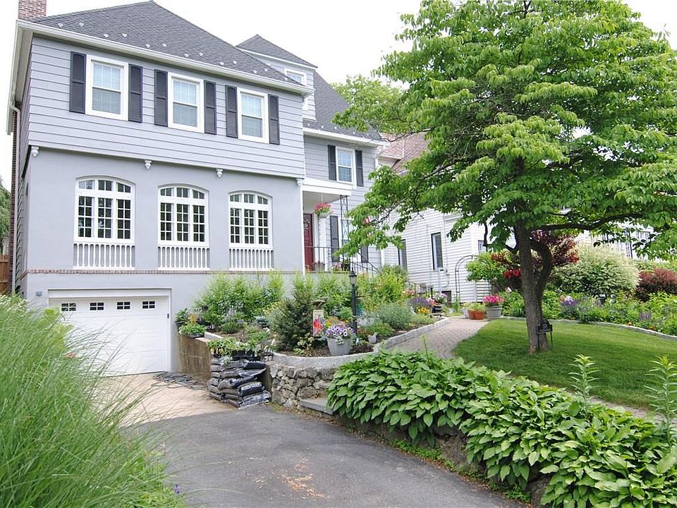 1st image of 158 NE Highland Avenue