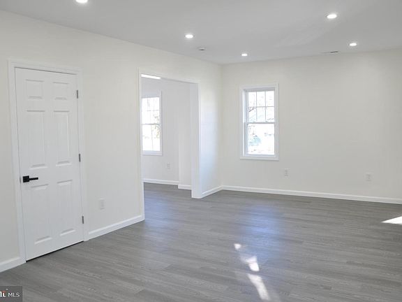 5th image of 301 Laurel Ave