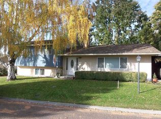 1006 Powell St, Grandview, WA 98930