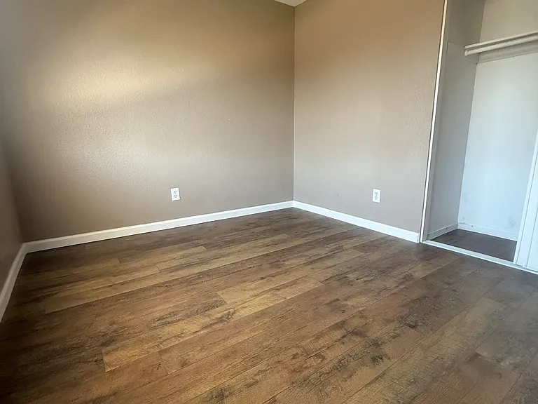 1354 Elwood St — Photo 15