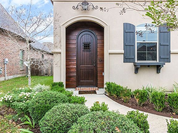 3rd image of 207 Golden Cypress Dr