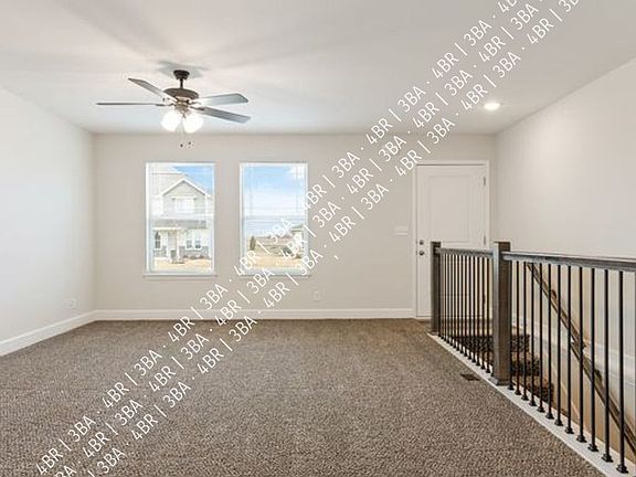 4th image of 328 SE Rose Garden Ln