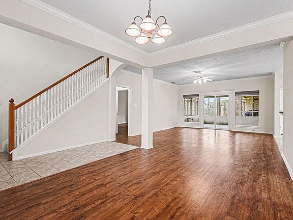 3rd image of 702 Huntercrest St