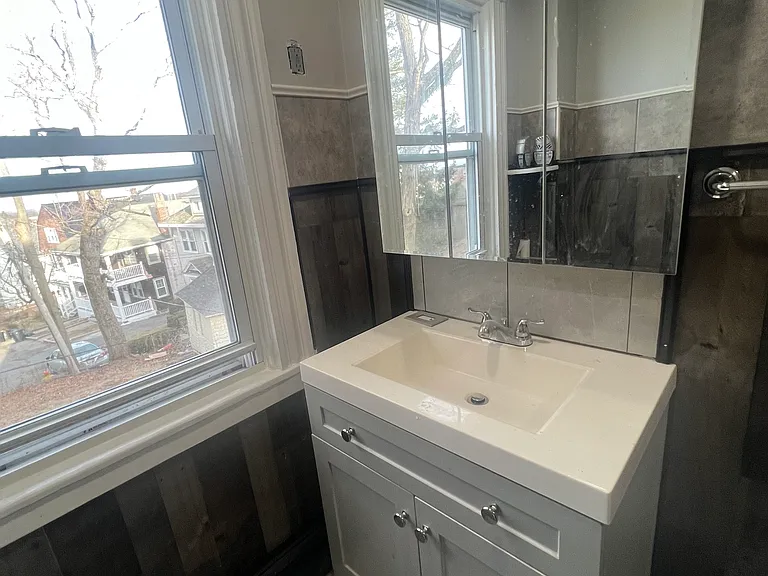 48 Grand View Ave #4 — Photo 9