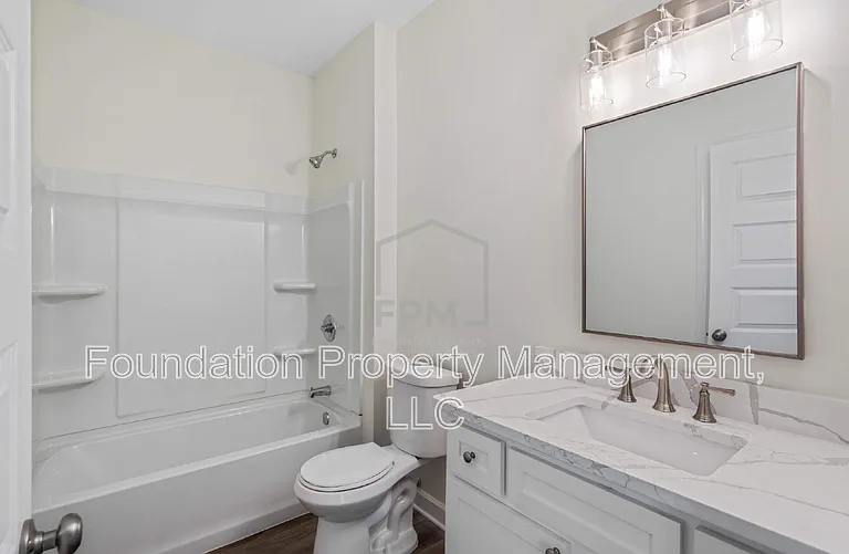 1470 Lyndale Ave — Photo 16