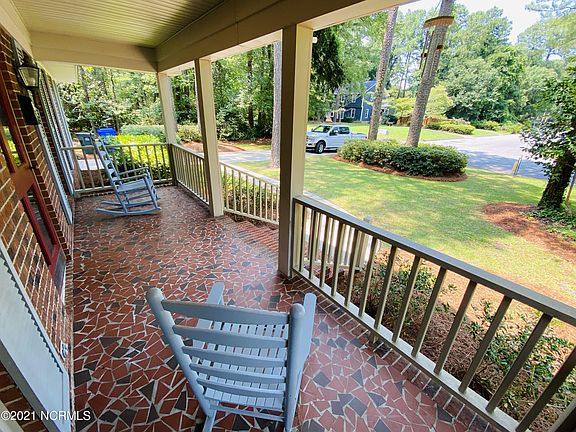4th image of 100 E Baywood Ln