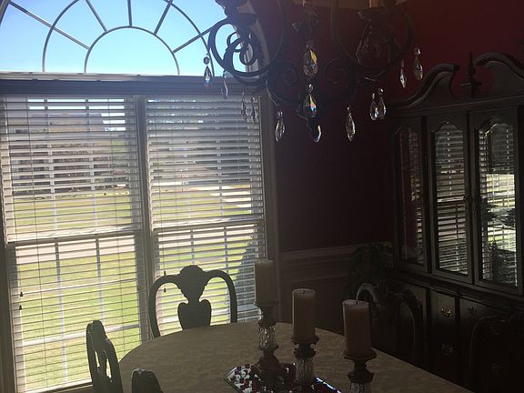 Dining w/ gorgeous ceiling 