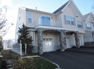 22 Mountainside Dr, Pompton Lakes, NJ 07442
