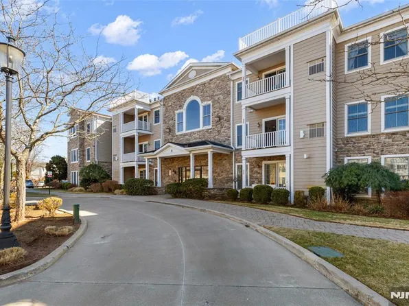 5 Tenakill Park #301, Cresskill, NJ 07626