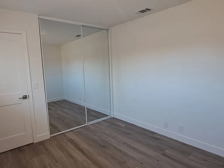 132 Hyannis Ct — Photo 21