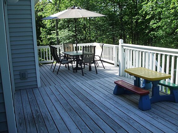Two tiered deck