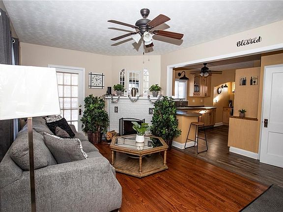 3rd image of 2535 Crescent Dr