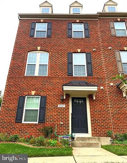 3 bed, 4.0 bath, 2120 sqft, $3,350 — Photo 2