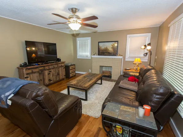 1418 Waldrop Ln, Bessemer, AL 35023