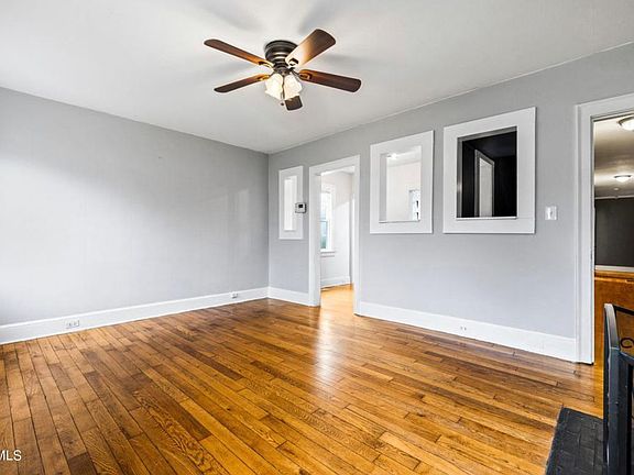 5th image of 1812 Washington Ave NE