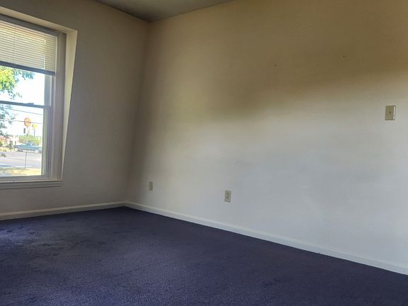 5th image of 261 Meadowview Dr APT 4