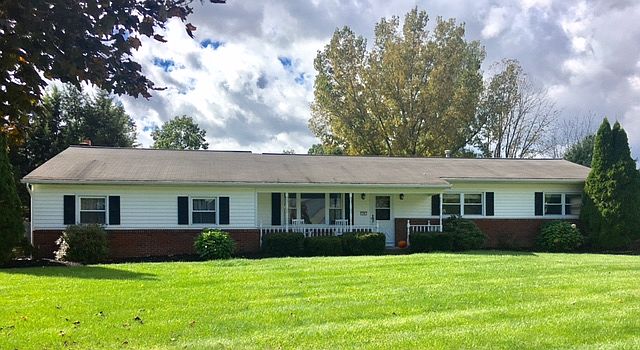 1st image of 25 Baltusrol Dr