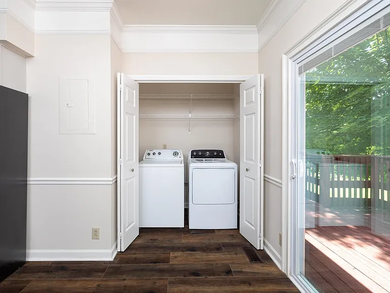 1215 Carriage Park Dr — Photo 13