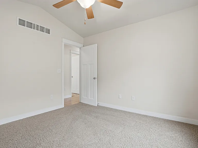 59 Whitechapel Dr — Photo 16
