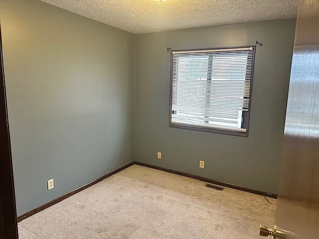 7910 Clover Ct — Photo 7