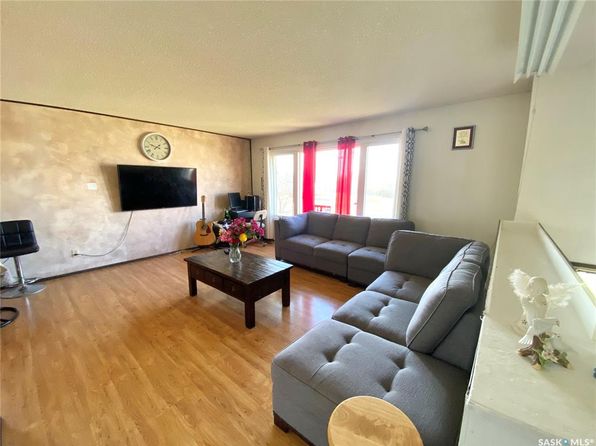 209 3RD AVENUE W, Frontier, SK S0N 0W0