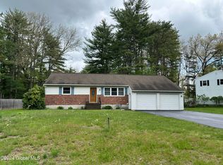 28 Rip Van Ln, Ballston Spa, NY 12020