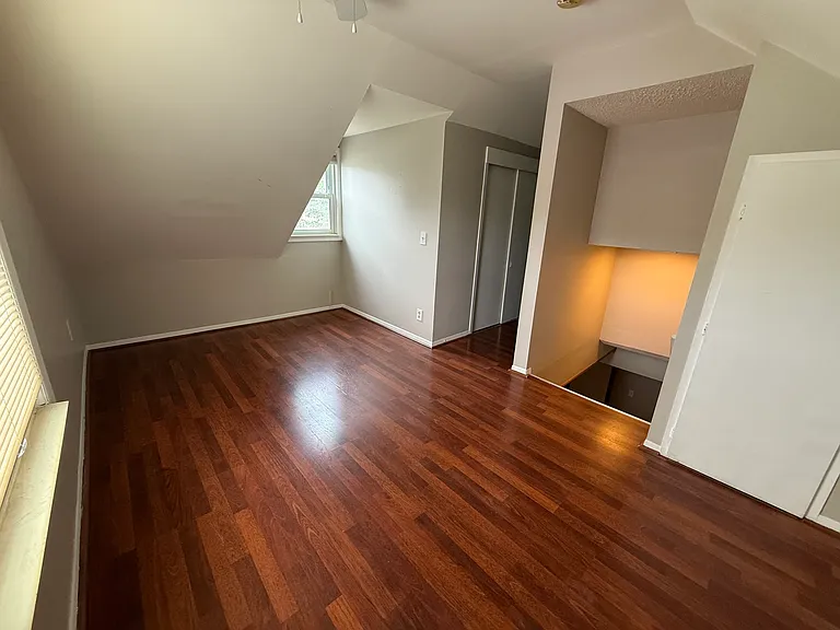 1757 Beverly Ave — Photo 9