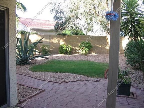 3rd image of 1065 N Arroya