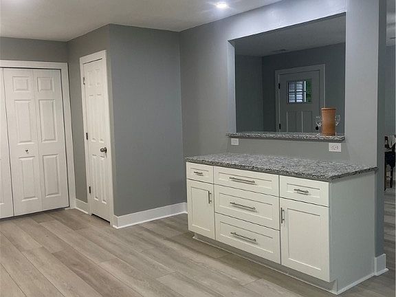 5th image of 114 Old Country Ln