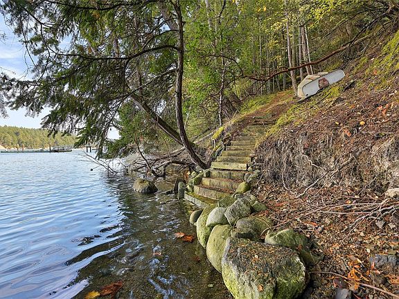 2nd image of 706 Horton Bay Rd
