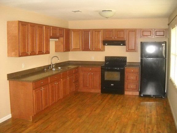 3rd image of 505 E Avera Ave