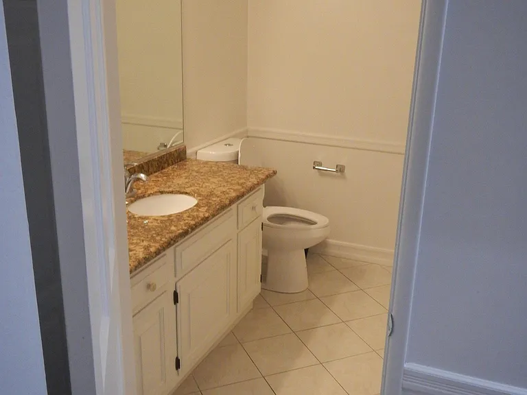 540 Kelton Ave — Photo 13