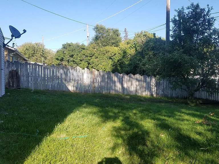 615 Crestview Ave — Photo 5