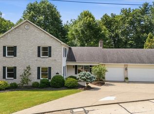 71 Rosemar Meadows Dr, Vienna, WV 26105