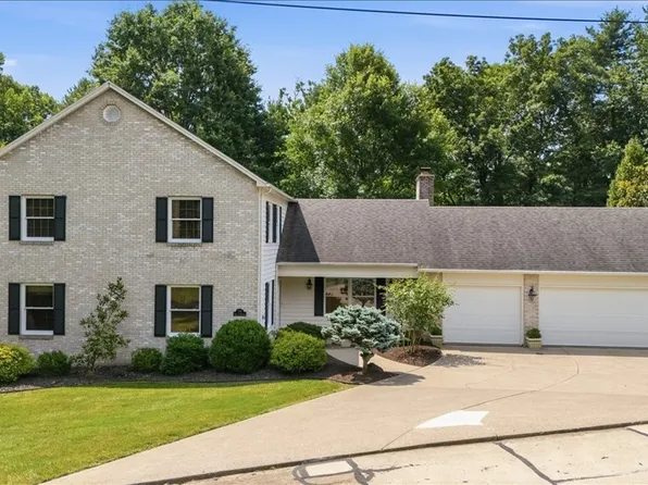 71 Rosemar Meadows Dr, Vienna, WV 26105