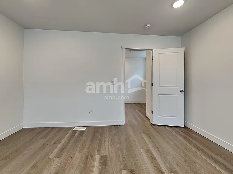 8002 Katriel Ct SW — Photo 12