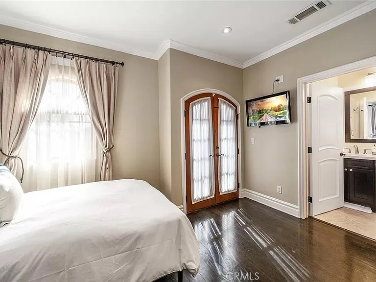 15014 Valleyheart Dr — Photo 33