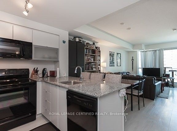 4th image of 150 E Liberty St #517