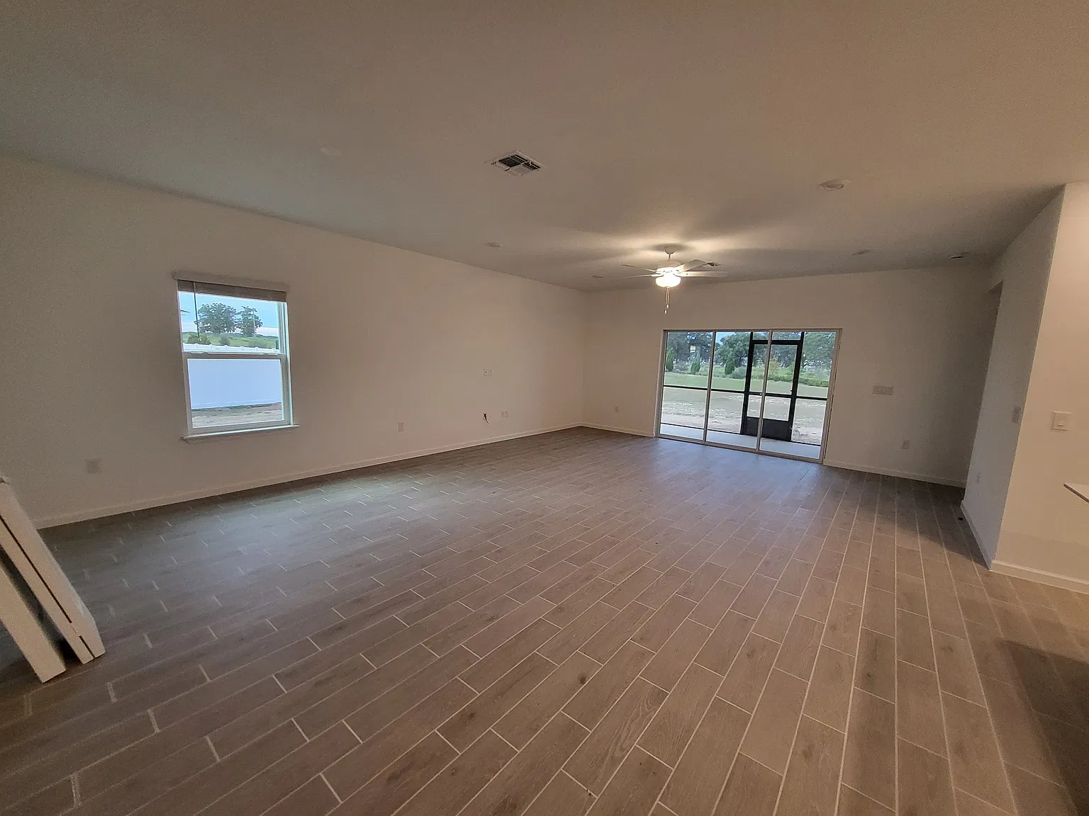 4 bed, 2039 sqft, $2,600 — Photo 3