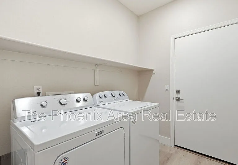 554 E San Carlos Way — Photo 24