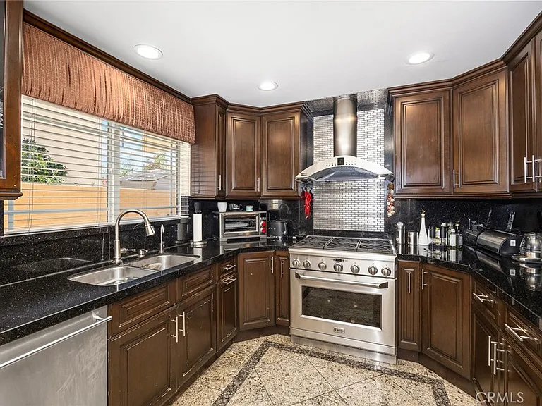10610 Oak Tree Way — Photo 19