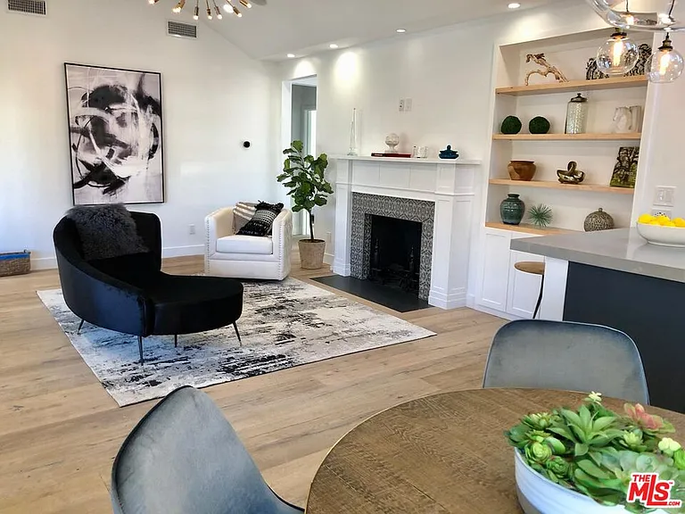 4217 Irvine Ave — Photo 2