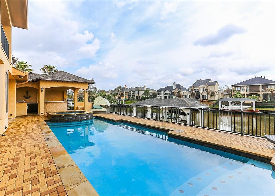 1st image of 2946 N Island Dr