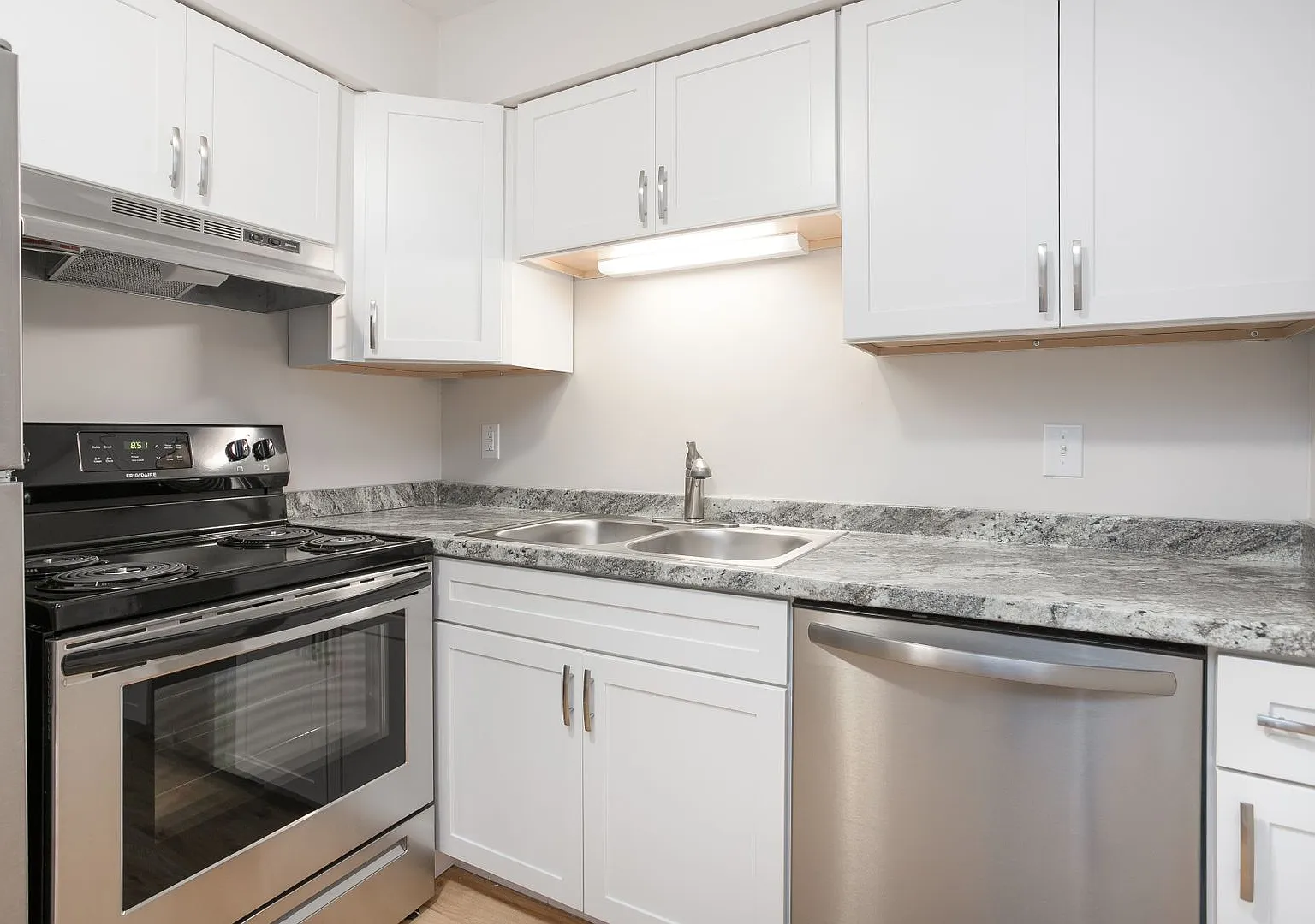 Elon Place — Photo 3
