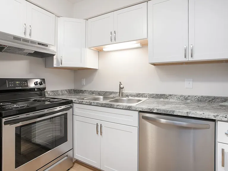 Elon Place — Photo 2
